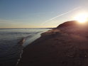 Slunce zalilo pláž na břehu Baltského moře nedaleko obce Wisełka.