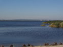 Jezero  Dąbie a modrá dálava.