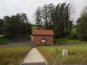 Vodohospodářská budova na Güstebieser Alte Oder nedaleko obce Güstebieser Loose.