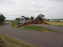 Zděná brána kde lze zavést vrata v případě vyšší vody na Odře u obce Ratzdorf.