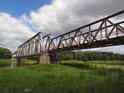 Železniční most přes Odru u obce Lipiny je již bez provozu.