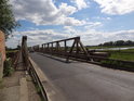 Pravobřežní nájezd na silniční most u obce Cigacice, směr Leśna Góra.