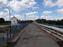 Most nad dolním zdymadlem plavební komory Janowice.