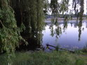 Bezejmenný pravobřežní přítok Odry, snad kanalizační svod, Opole nad odštěpením kanálu Ulgi.