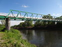 Produktovodní most přes Odru nad dálničním mostem u Bohumína.