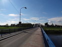 Silniční most přes Odru je hraniční, spojuje Bohumín a Chałupki.