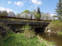 Silniční most přes Odru pod soutokem s Libavským potokem.