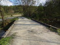 Dřevěný most přes Odru nad soutokem s Podleským potokem.