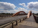 Most Trzebnicki pohledem z pravého břehu Kanału Różanka.