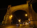 Most Grunwaldzki na večerního osvětlení.