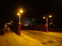 Most Piaskowy přes Odru za nočního osvětlení, Wrocław.