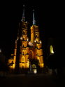 Archikatedra św. Jana Chrzciciela za večerního osvětlení.