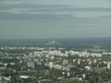 Wrocław z vyhlídky Sky Tower, vzadu dálniční most, dálnice A8.