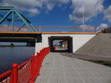 Podchod a cyklistický podjezd pod silničním mostem přes Východní Odru spojuje 2 části Nábřeží, Gryfino.